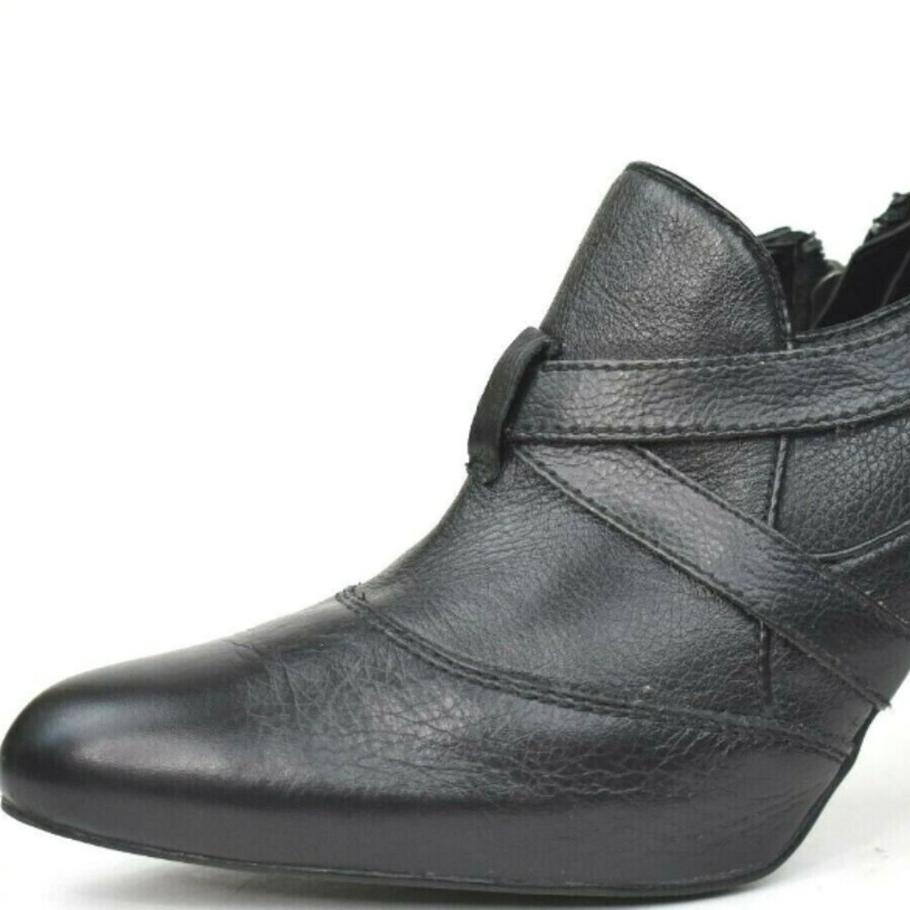Vera Wang IBIS Black 4" Heels Leather Bootie 9 1/2 M - Picture 2 of 13